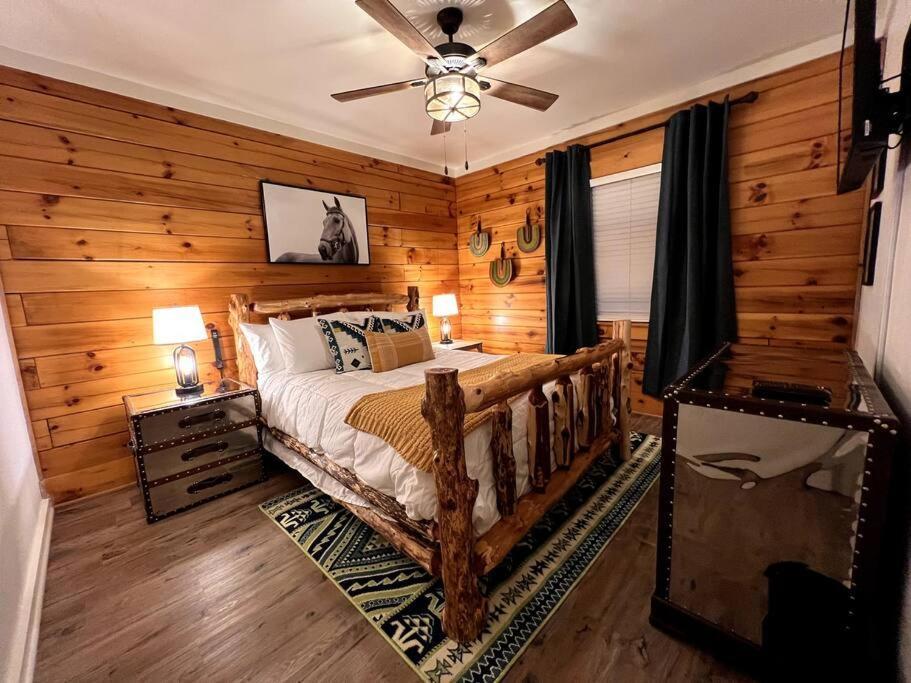 The Horse Cabin At Natural State Cabins Morning Star Екстериор снимка